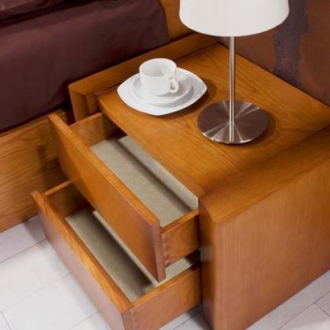 Mesa de Cabeceira Delta